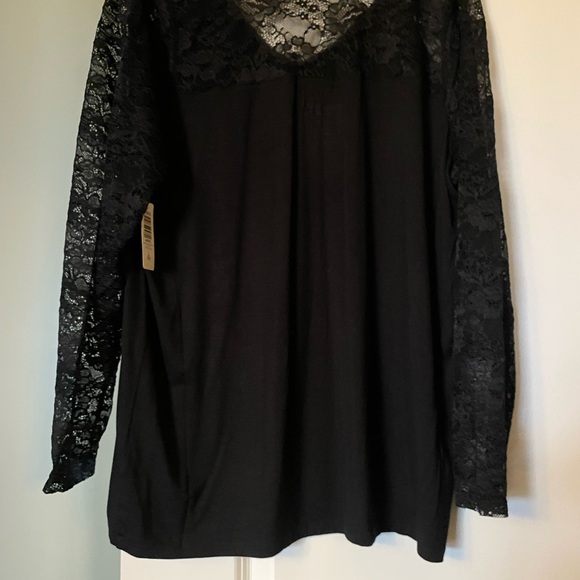 Super Soft V-Neck Lace Sleeve Top - Picture 2 of 6